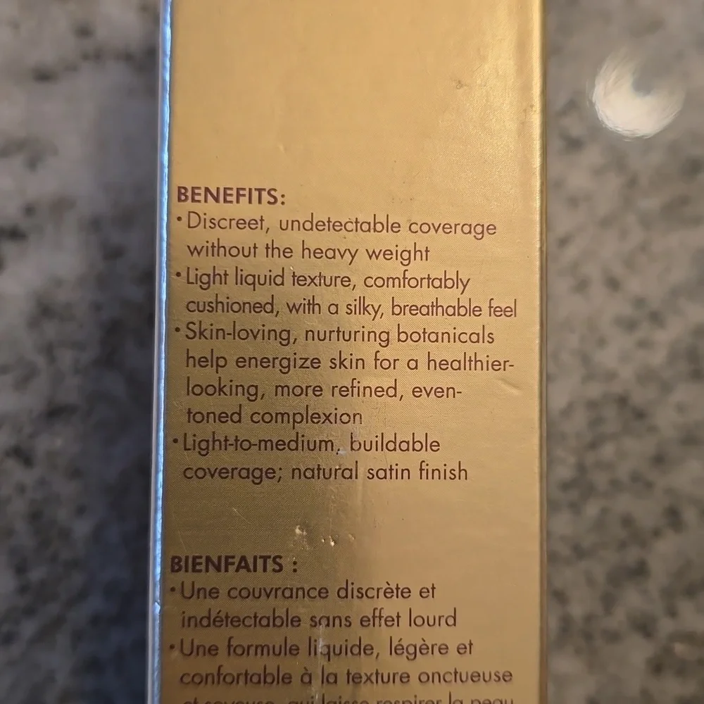 Stila Hide & Chic Foundation - Shade Deep 6